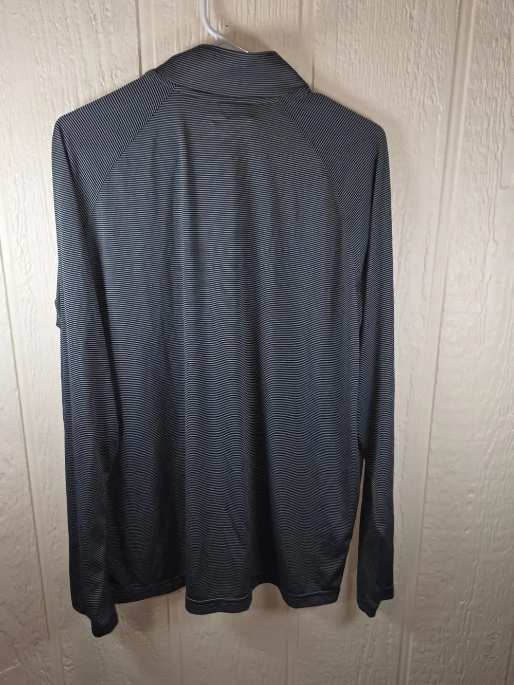 Men's Under Armour HeatGear Loose Black & Gray Performance Top, Size XL
